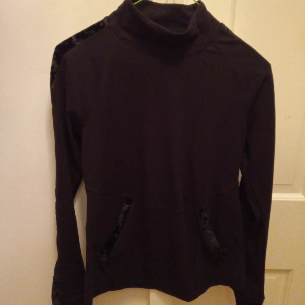 NEW FLX TRAVEL AND LEISURE BLACK  TOP.  SMALL